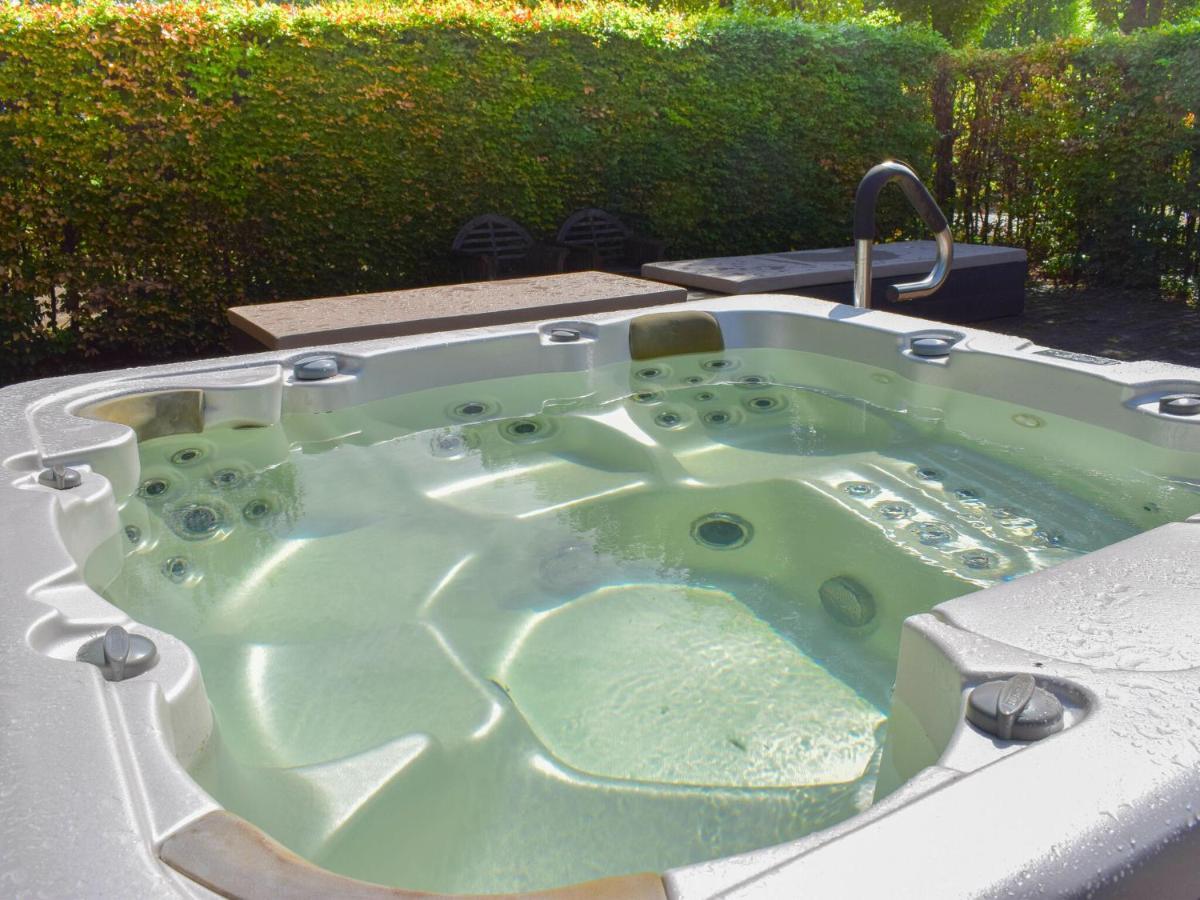 Unique Holiday Home With A Hot Tub Alphen  Exterior foto